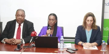 Academia BAI, administradora executiva, Chissola Agostinho, com outros membros da direcção da Fundação