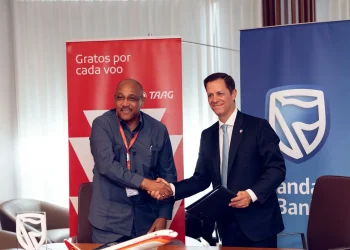 CEO da TAAG, Nelson Rodrigues de Oliveira e CEO do Standard Bank Angola, Luís Teles