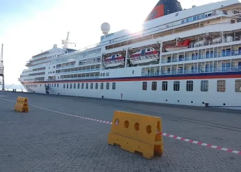 Navio de cruzeiro No Lobito