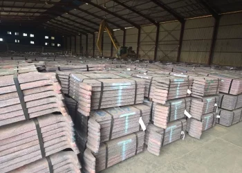 Placas de cobre em armazém da LAR na RDC