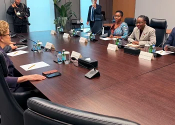 A ministra Vera Daves de Sousa e a presidente do Novo Banco dos Brics, Dilma Rousseff