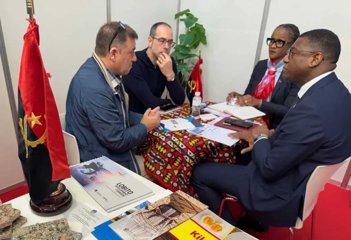 Bambina da Silva, embaixadora de Angola em Espanha, em reunião comempresários locais na IMEX